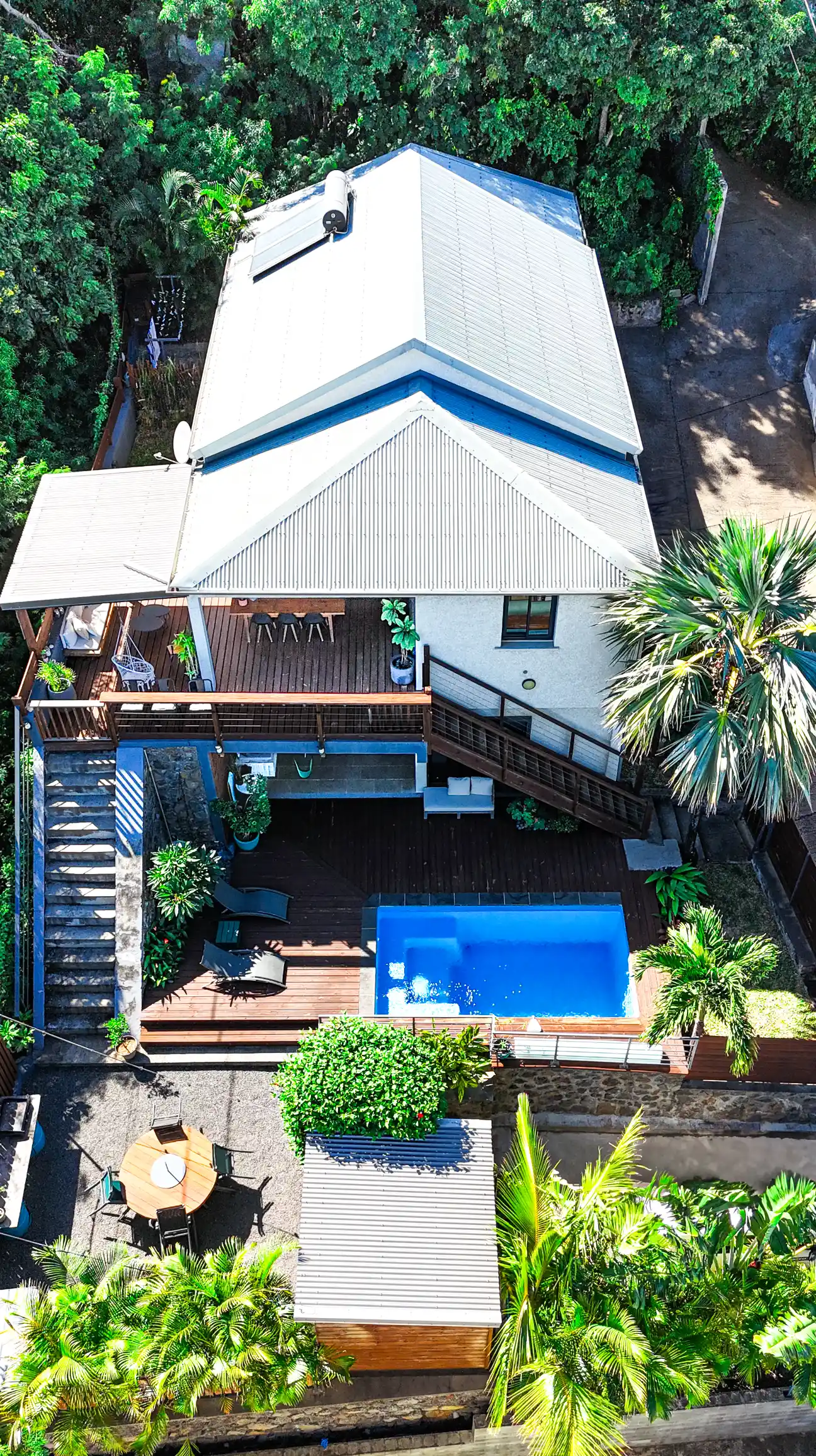 mafate-location-image-avion-photo-la-réunion-location-voyage-lodge-vacances-piton-plage-lagon-villa-maison